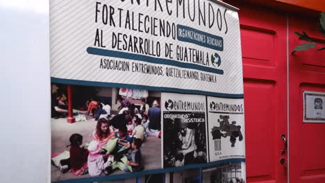 Cartel-Publicitario-Para-Entremundos,-Una-Revista-De-Temas-Sociales-En-Guatemala