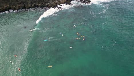 Surfers-catching-the-wave,-Carrizalillo-Beach,-Puerto-Escondido-Oaxaca-Mexico