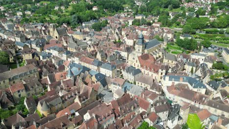 Sarlat-La-Caneda-Dordogne,-Francia-Drone,-Giro-Panorámico-Aéreo