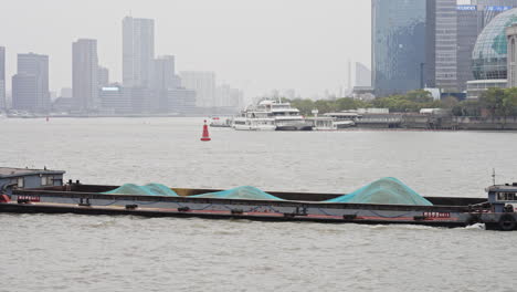 Barge-on-Huangpu-RIver-During-Covid-19-Lockdown-in-Shanghai,-China