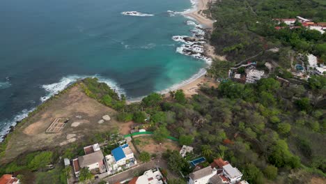 A-zoom-Drone's-view-of-Coral-and-Bacocho-Beaches-at-Puerto-Escondido,-Oaxaca,-Mexico