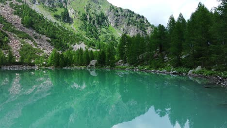 Incredible-beauty-of-Lake-Lagazzuolo-in-Valmalenco-valley-of-Valtellina-in-summer-season,-Northern-Italy