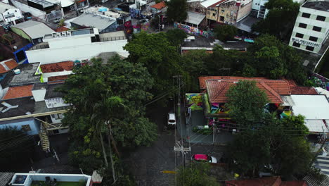 Vista-Aérea-Con-Vistas-Al-Callejón-De-Batman,-Día-Nublado-En-Vila-Madalena,-Sao-Paulo,-Brasil