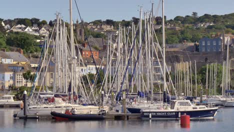 Static-view-of-dock-piers-of-Howth-Yacht-club,-establishing-view,-sails-down