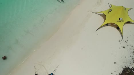 Birdseye-and-tilt-view-of-canopy,-boats-and-Kite-surfers