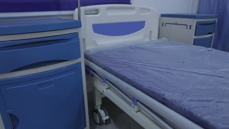 Ein-Videodreh-Von-Einem-Krankenbett-Im-Krankenhaus