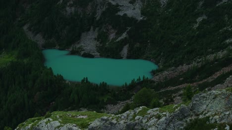 Lake-Lagazzuolo-in-Valmalenco-valley-of-Valtellina-in-summer-season,-Northern-Italy