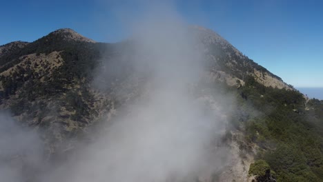 Valley-cloud-flows-quickly-up-mountain-ridge-at-Tajumulco-Volcano