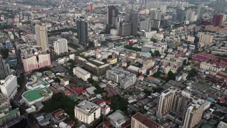 Cityscape-flyover-of-Din-Daeng-district-in-city-of-Bangkok,-Thailand