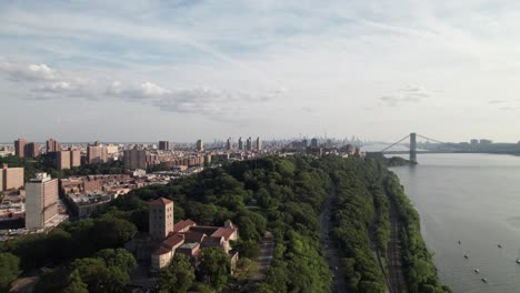 Fort-Tryon-Park,-Los-Claustros,-El-Río-Hudson,-La-Ciudad-De-Nueva-York,-4k-60fps-Aéreo