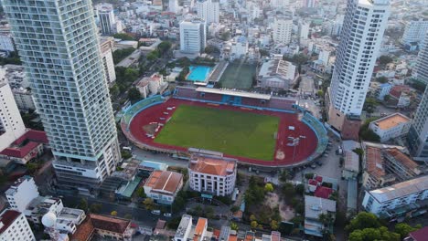 Estadio-Dentro-De-La-Ciudad-De-Vietnam