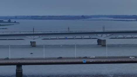 Puentes-De-Moerdijk-Que-Conectan-La-Isla-De-Dordrecht-Con-La-Provincia-Holandesa-De-Brabante-Septentrional.