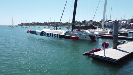 Tilt-view-from-bottom-to-top-of-the-port-of-la-Trinité-sur-mer-in-Bretagne,-France