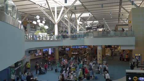 Terminal-Del-Aeropuerto-Ocupada,-Hall-Del-Aeropuerto-Internacional-De-Vancouver