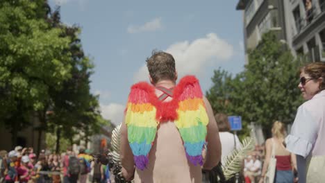 Person-Auf-Fahrrad-Von-Hinten-Gefilmt