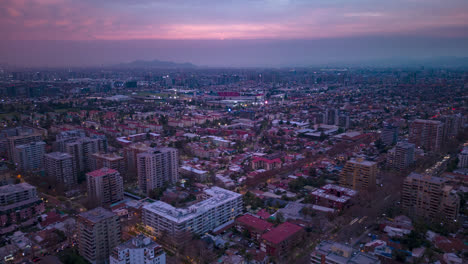 Zeitraffer-Der-Skyline-Von-Santiago-De-Chile-In-Der-Dämmerung