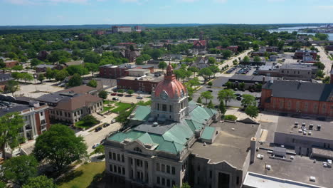 Luftaufnahme-Weg-Vom-Brown-County-Courthouse