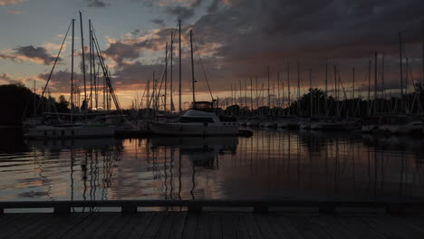 Blick-Auf-Den-Sonnenuntergang-Des-Ashbridges-Bay-Yacht-Club