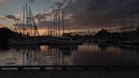 Vista-Del-Atardecer-Del-Club-Náutico-De-Ashbridges-Bay