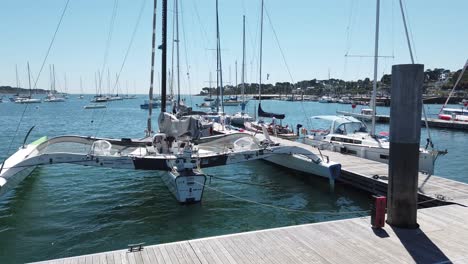 Panoramablick-Von-Rechts-Nach-Links-Auf-Den-Hafen-Von-La-Trinité-sur-Mer-In-Der-Bretagne,-Frankreich