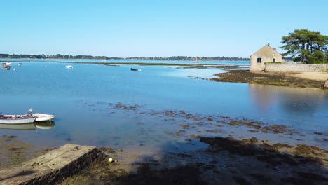 Panoramic-view-from-left-to-right-of-Prequ'ile-de-Berder-in-Brittany,-France