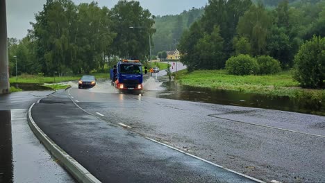 Starker-Regen-Verursacht-Überschwemmungen-Im-Verkehr-In-Molndal