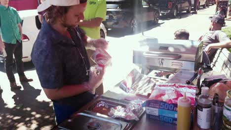 Hot-Dog-Verkäufer,-Der-Lebensmittel-Auf-Der-Straße-In-Portland,-Maine,-Verkauft