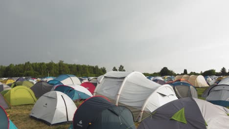 Eine-Zeltstadt-Beim-Opener-Musikfestival-In-Gdynia,-Polen