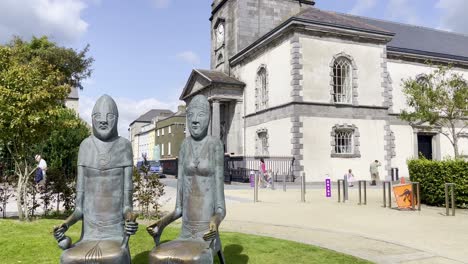 Viking-triangle-Waterford-tourist-chairs-with-viking-theme-in-a-warm-summer-morning