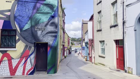 Viking-triangle-Waterford-Ireland-tourist-walk-around-the-historic-town-centre-on-a-summer-morning