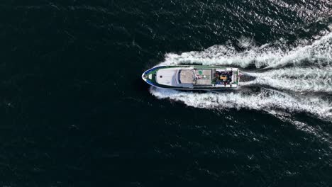 Bird's-eye-view-tracking-tour-boat-on-Fjaerlandsfjorden-Fjord-in-Norway