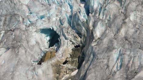 Eisfelsenformationen-Im-Winter-In-Den-Lillooet-Lake-Mountains-In-Squamish,-BC,-Kanada