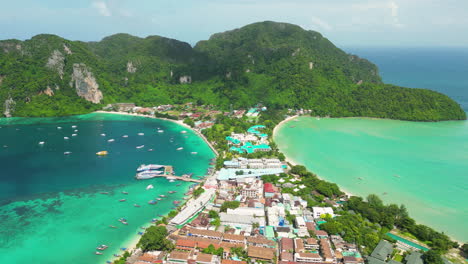 Beach-and-hotel-resort-and-the-famous-touristic-island-Koh-Phi-Phi,-summer-day