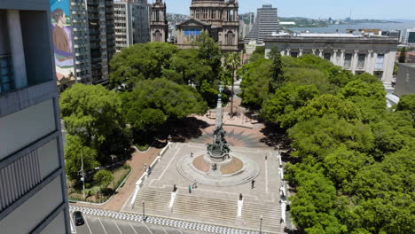 Vista-Aérea-De-La-Plaza-Marechal-Deodoro-En-El-Soleado-Porto-Alegre,-Brasil