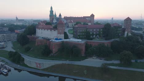 Aerial-Drone-Shot-of-Krakow-Poland-Wawel-Castle-Old-Town-with-the-river-Vistula-at-Sunrise