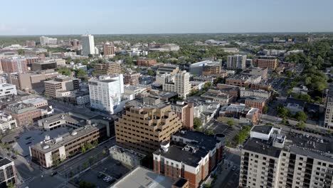 Downtown-Ann-Arbor,-Michigan-with-drone-video-moving-in-a-circle