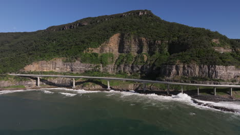 Famous-sea-cliff-bridge-above-high-waves