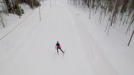 Person-skiing-in-the-middle-of-winter