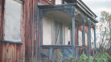 Footage-of-an-old-abandoned-run-down-rustic-boarded-up-house