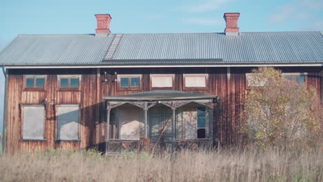 Footage-of-a-abandoned-old-boarded-up-house