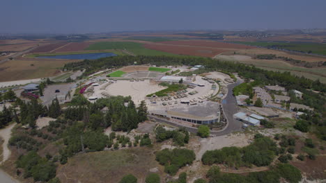 Museo-Yad-La-Shiryon-Y-Sitio-Conmemorativo-En-Latrun:-El-Monumento-Oficial-De-Israel-Para-Los-Soldados-Caídos-En-El-Cuerpo-Blindado,-Un-Complejo-Que-Muestra-La-Valentía-De-Los-Soldados-Caídos.