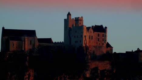 Timelapse-Amanecer-Del-Castillo-De-Beynac,-Fondo-De-Noche