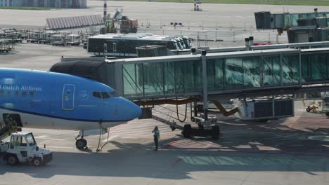An-airplane-at-Vaclav-Havel-Airport-on-Prague-with-an-attached-passenger-jet-bridge