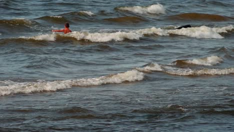 A-child-swims-alone-in-the-sea-with-strong-waves