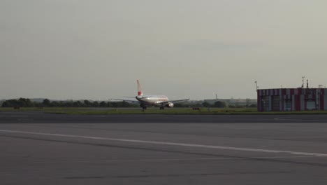 airplane-prepares-to-take-off-at-the-Vaclav-Havel-Airport-in-Prague,-Czech-Republic