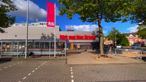 Exterior-of-Dirk-van-den-Broek-supermarket-in-Meeuwenlaan-Amsterdam-Noord