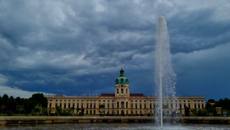 Shot-of-a-fountain-in-front-of-the-palace-Charlottenburg,-West-Berlin,-Germany-on-a-cloudy-evening
