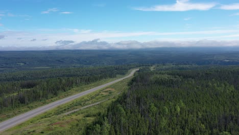Drohnenaufnahmen-Vom-Alaska-Highway:-Ein-Visuelles-Fest-Für-Naturliebhaber