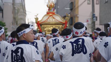 Japanese-Men-in-Traditional-Festival-Costumes-at-Tenjin-Matsuri