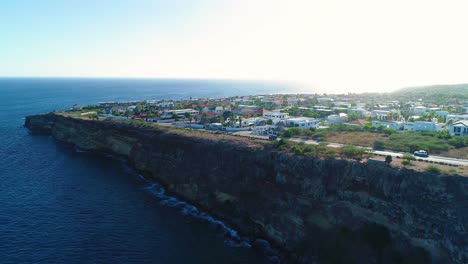 Felsklippen-Der-Insel-Curaçao-Und-Tropische-Viertel-Jan-Thiel-Und-Boca-Gentil-Von-Vista-Royal